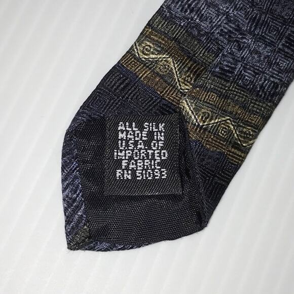 Classic by Axis Vintage striped Silk Wide Necktie - Picture 4 of 4